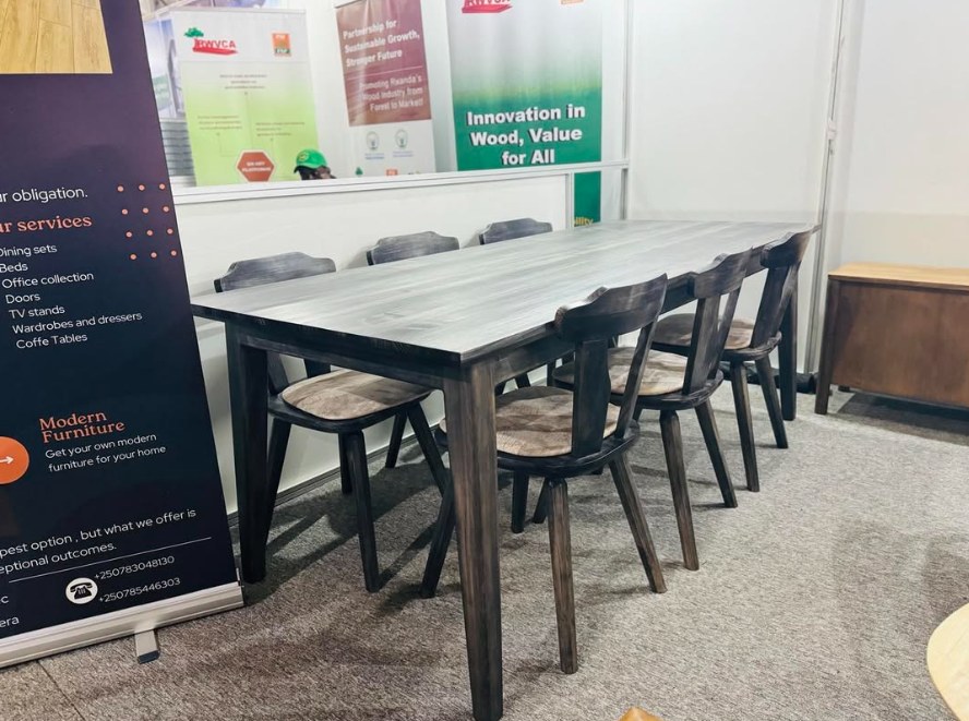 Dark Dining Table Display